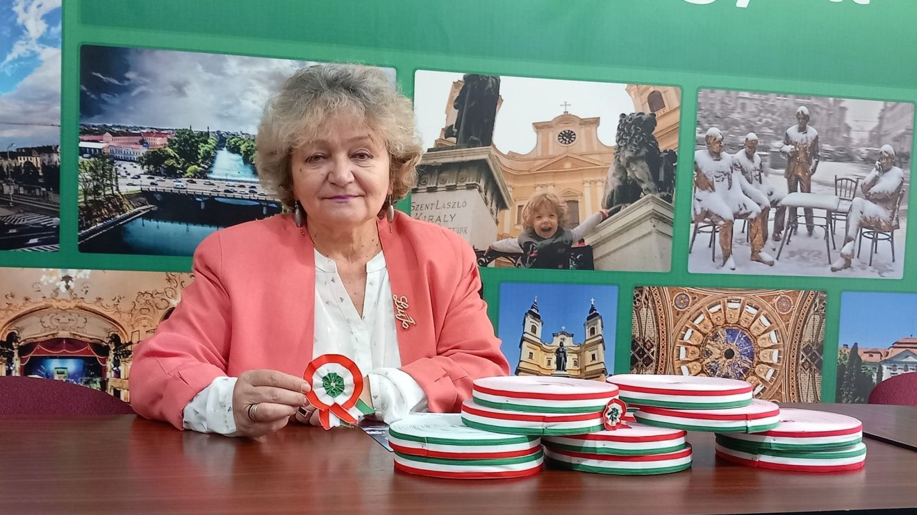 Készülnek a kokárdák