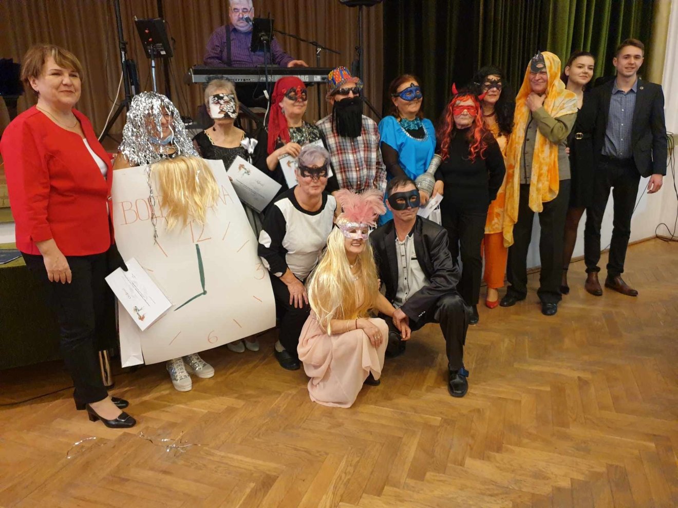 Farsangoltak a nyugdíjasok