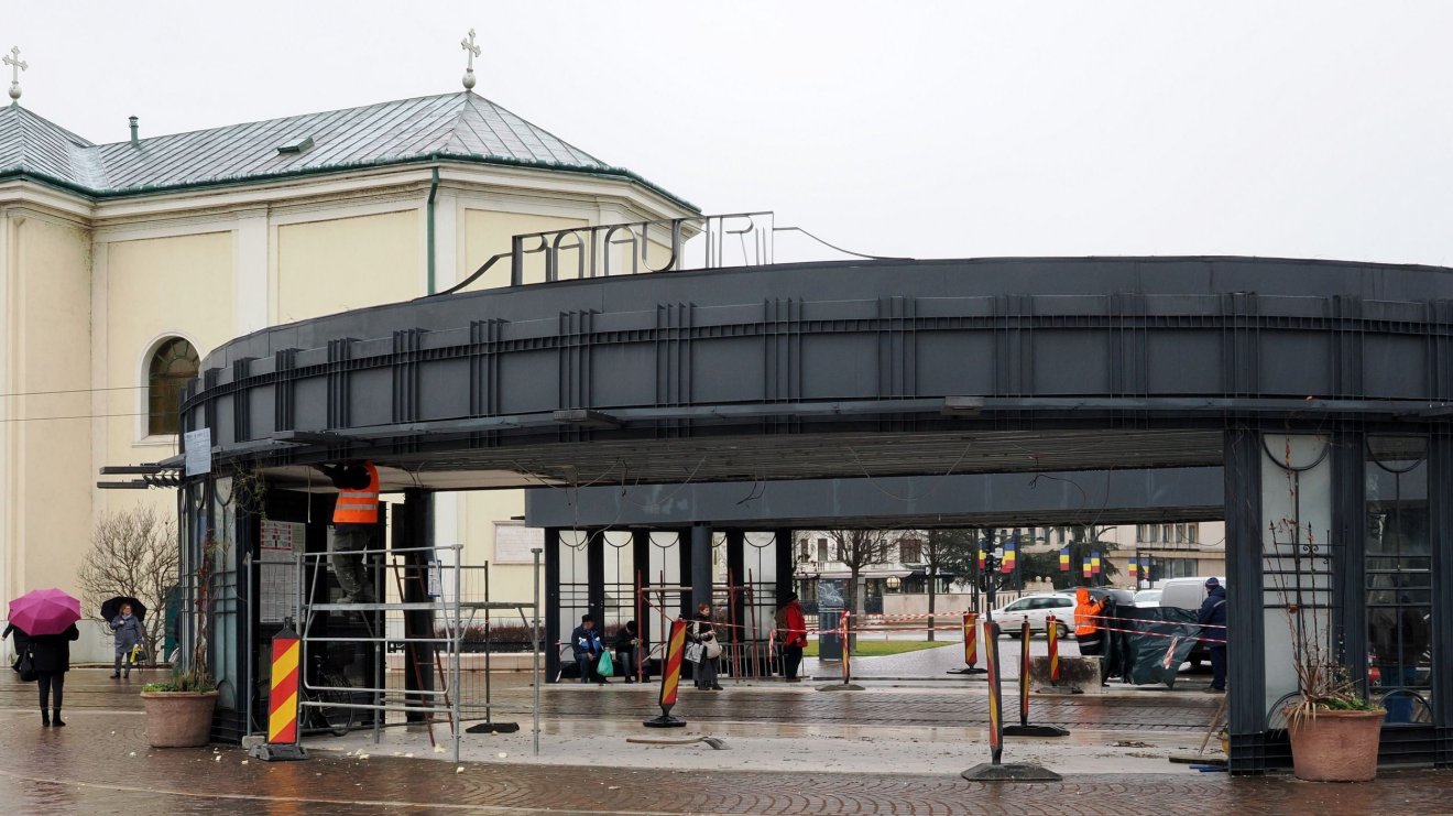 Javítási munkálatok a Szent László téri villamosmegállón