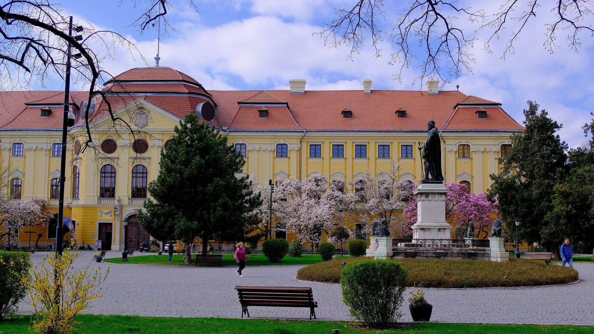 Könyvbemutató a püspöki palotában