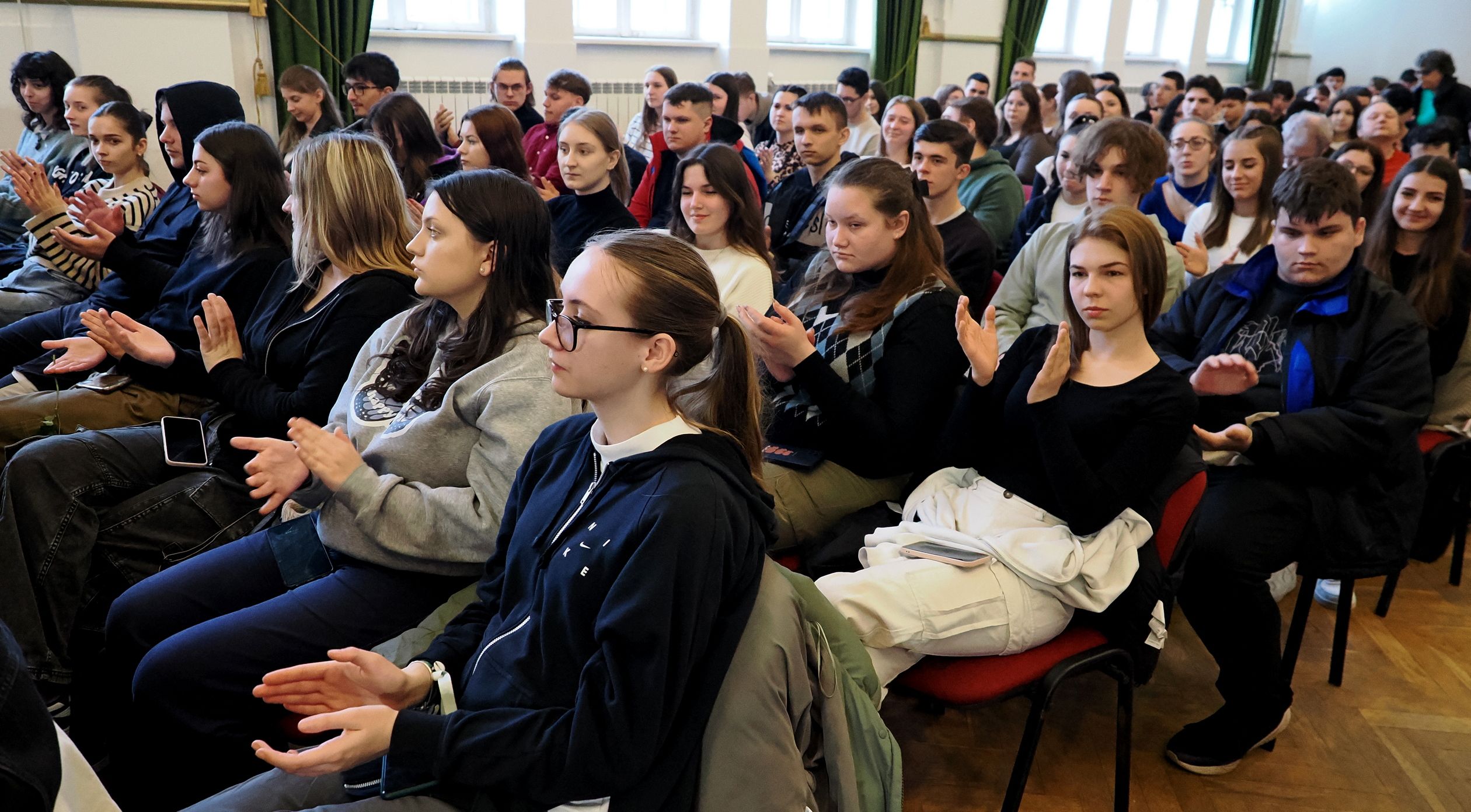 Közel félezer diák vett részt a PKE nyílt napján