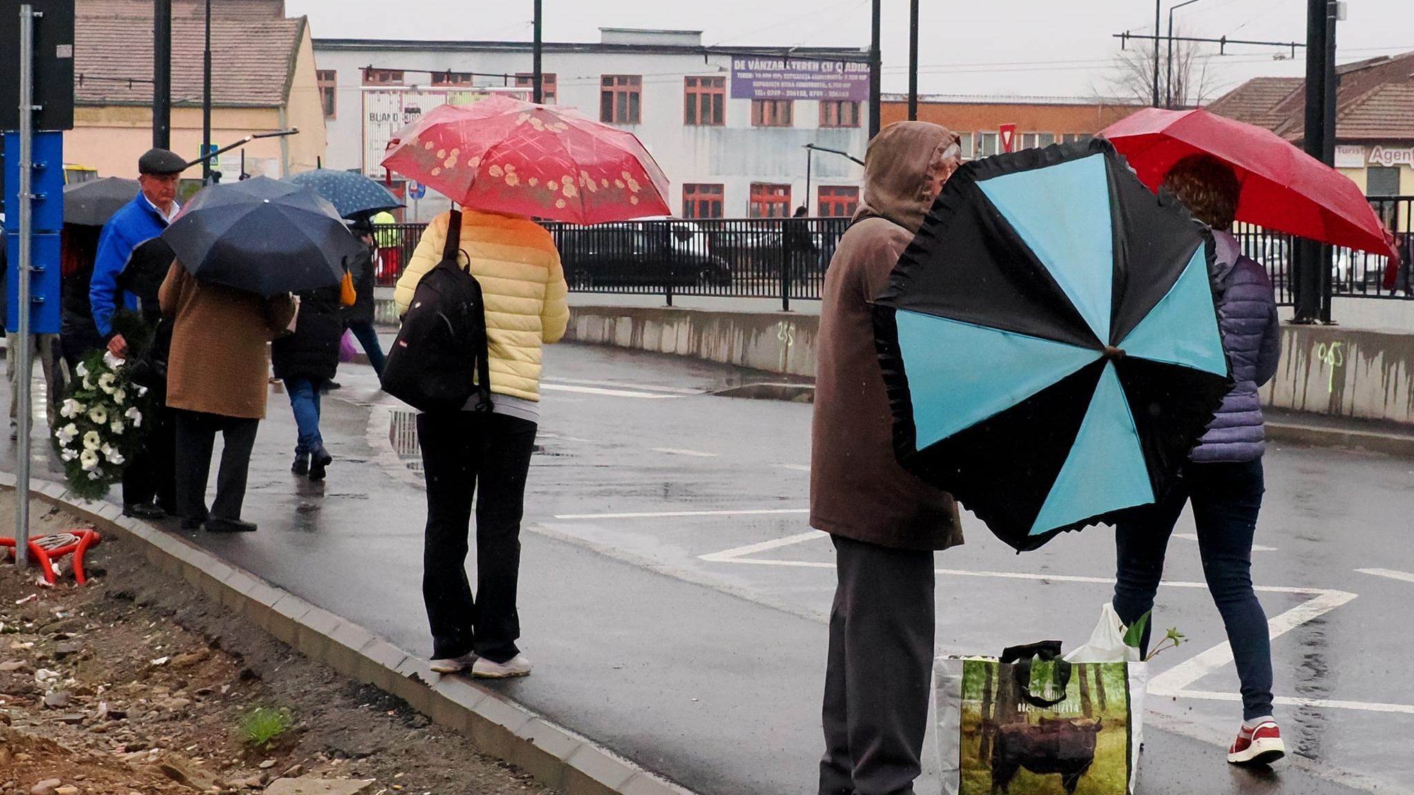 Csapadékosra fordul az idő, felerősödik a szél