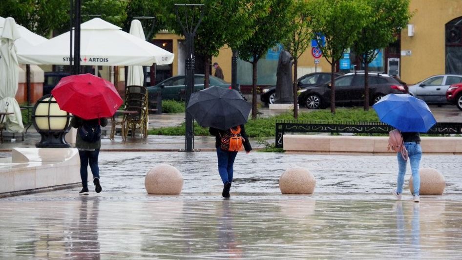 Péntekig az egész országban esni fog, a hegyekben havazás várható