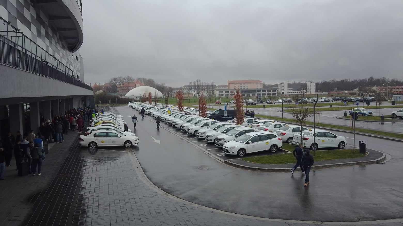 Tüntettek a váradi taxisok