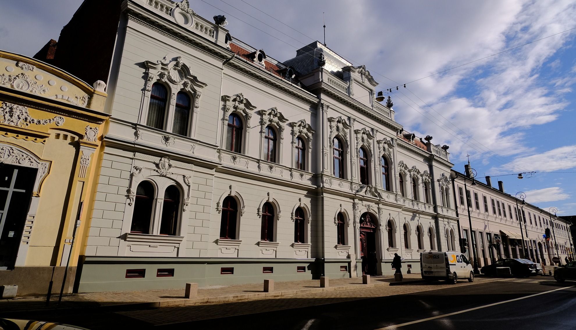 Mégsem mond le a megye a filharmónia épületéről