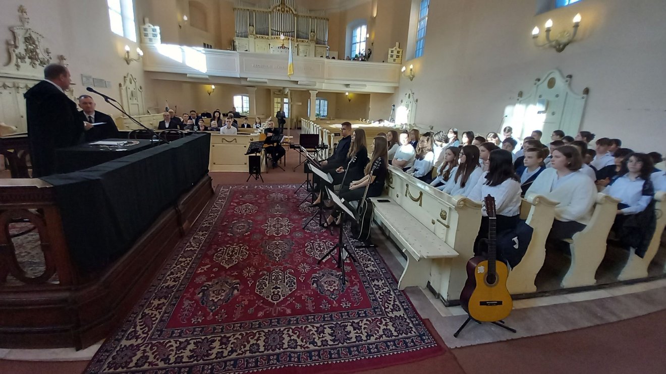 Zenés áhítat Váradolasziban