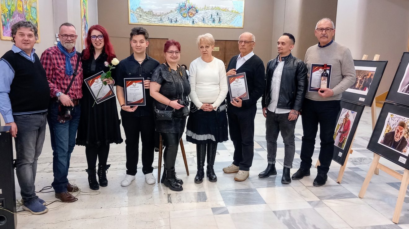 A mosolyról nyílt fotókiállítás