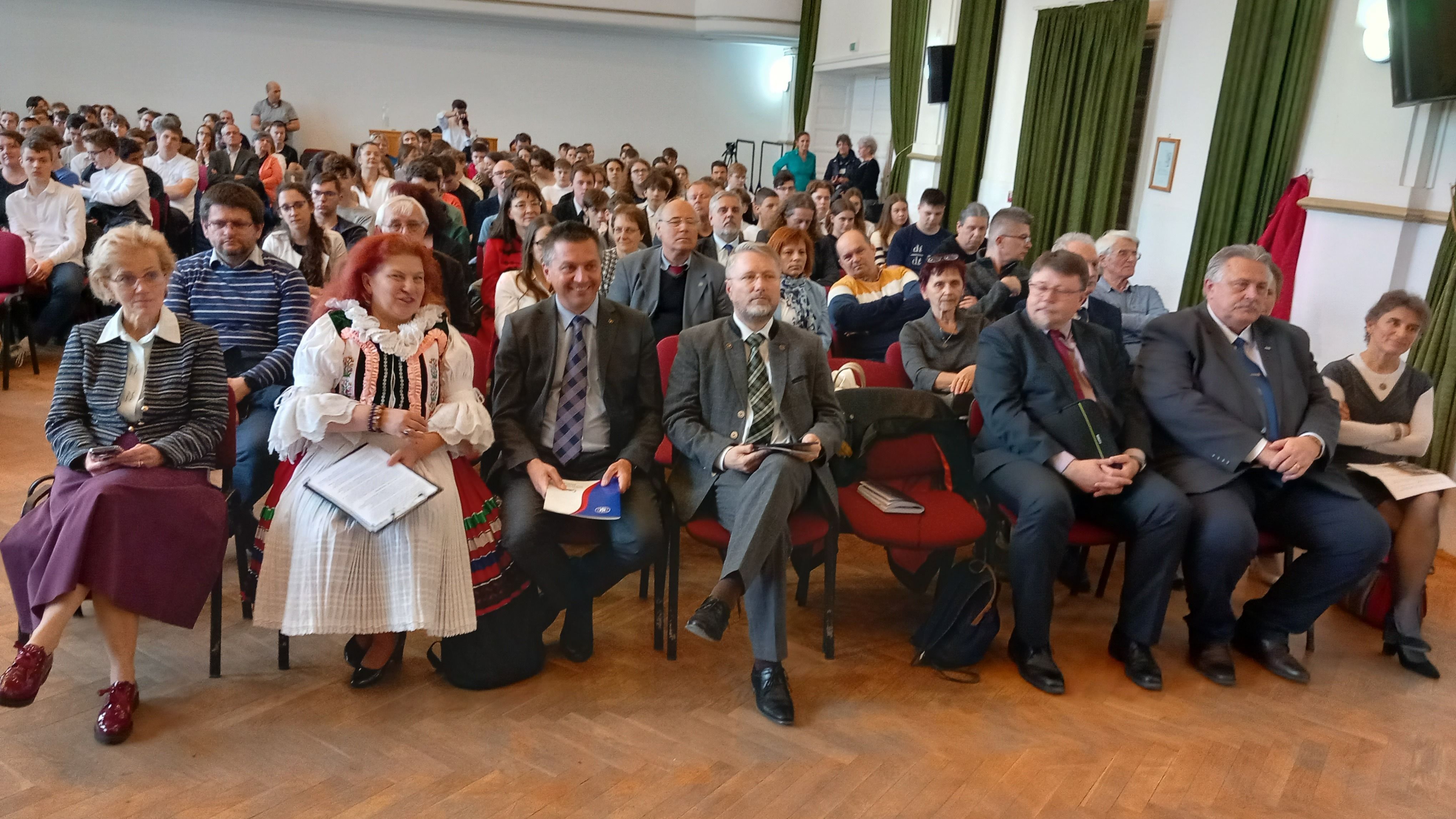 Váradon zajlik a 30. Nemzetközi Magyar Matematikaverseny