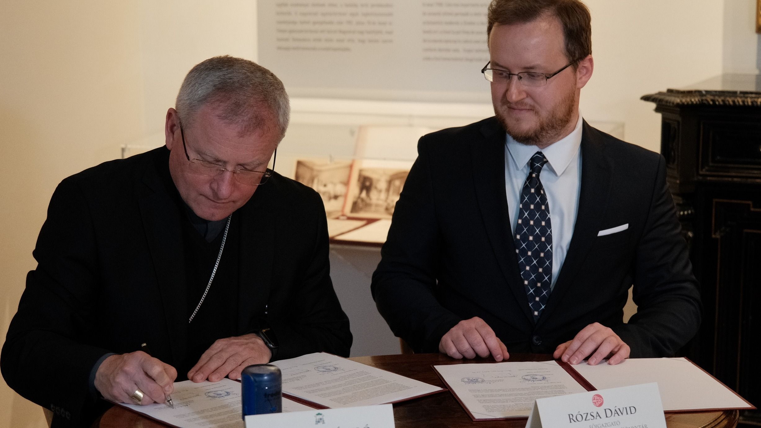 Együttműködik a katolikus püspökség és a Széchényi Könyvtár