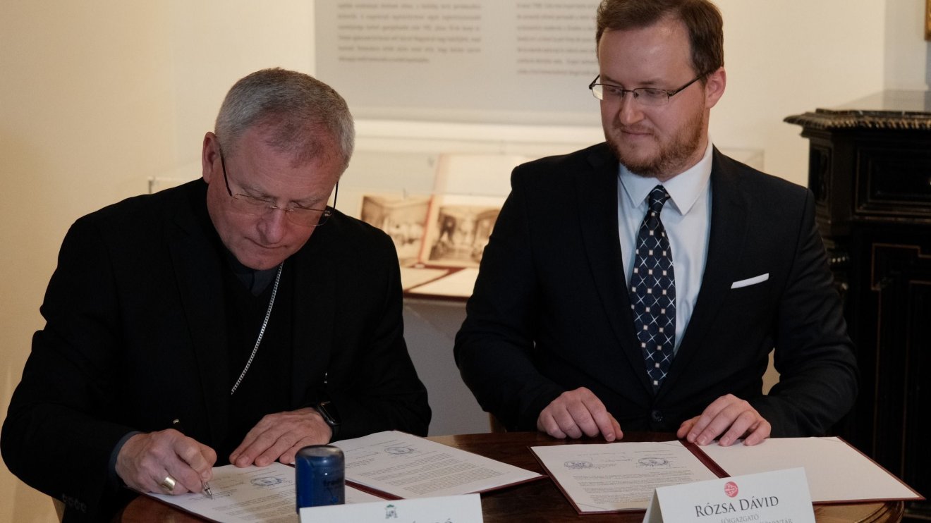 Együttműködik a katolikus püspökség és a Széchényi Könyvtár