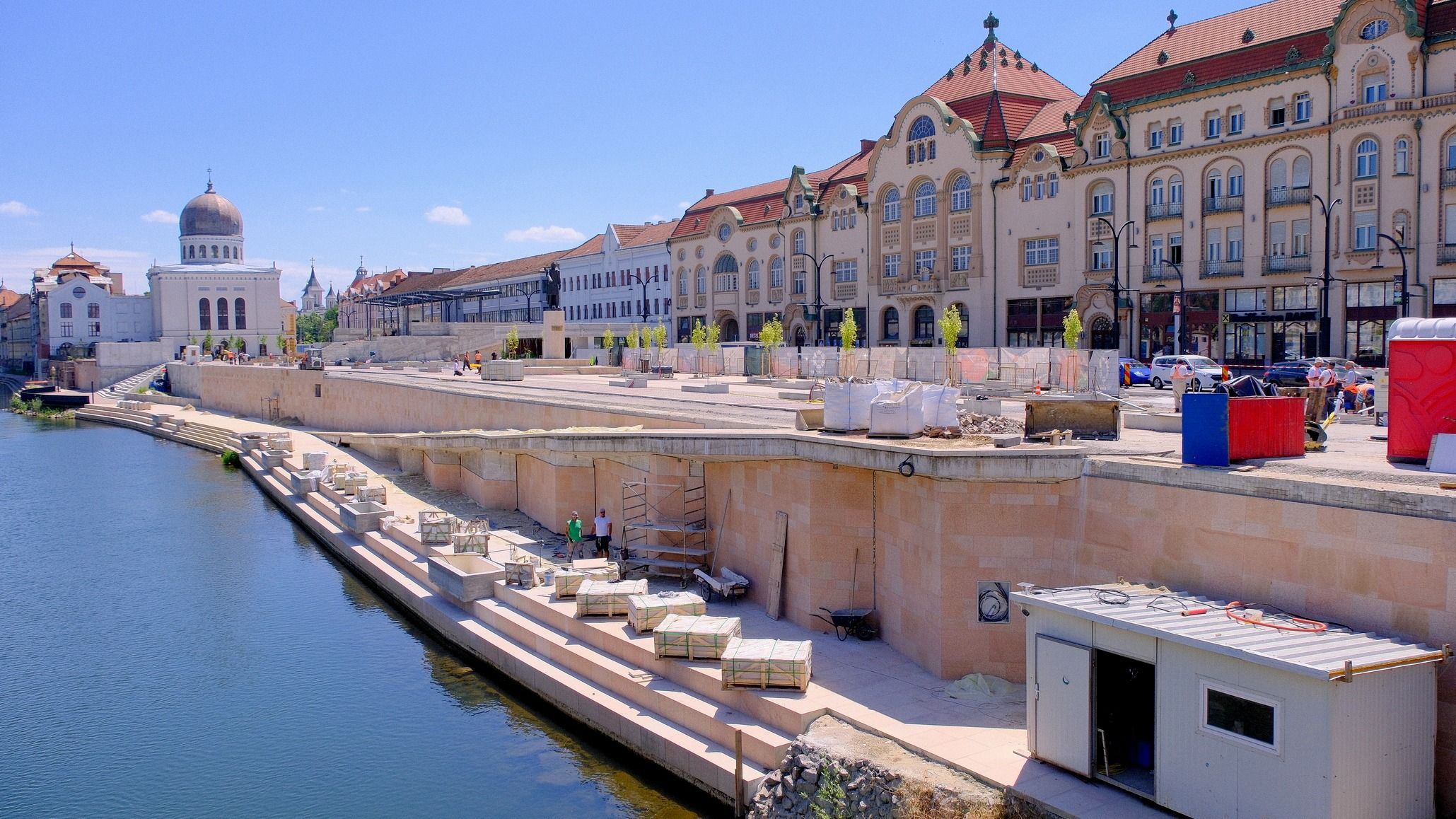 Lassan elkészül a parti sétány