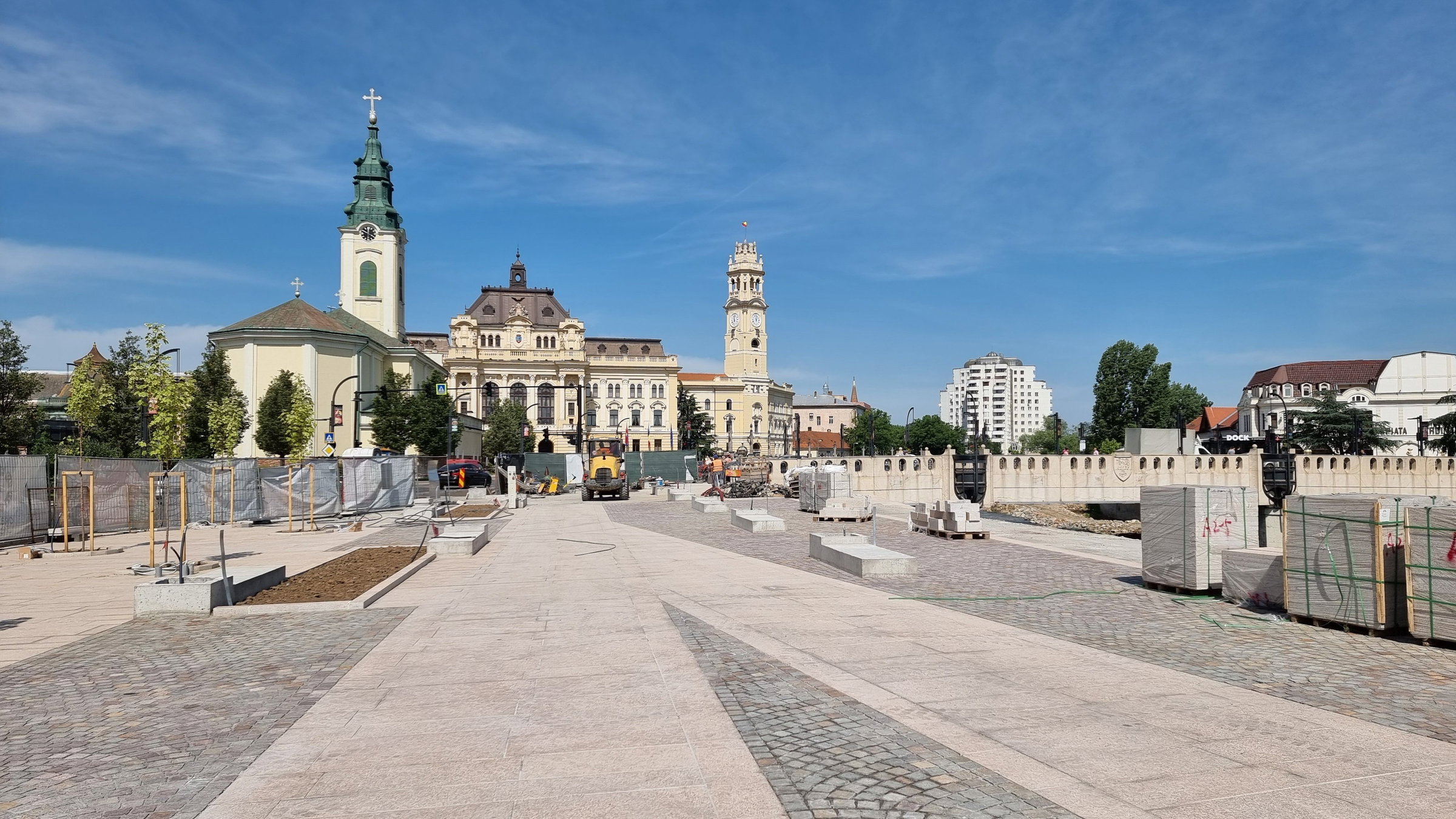 Végéhez közeledik a Kossuth utcai tér rendezése Váradon