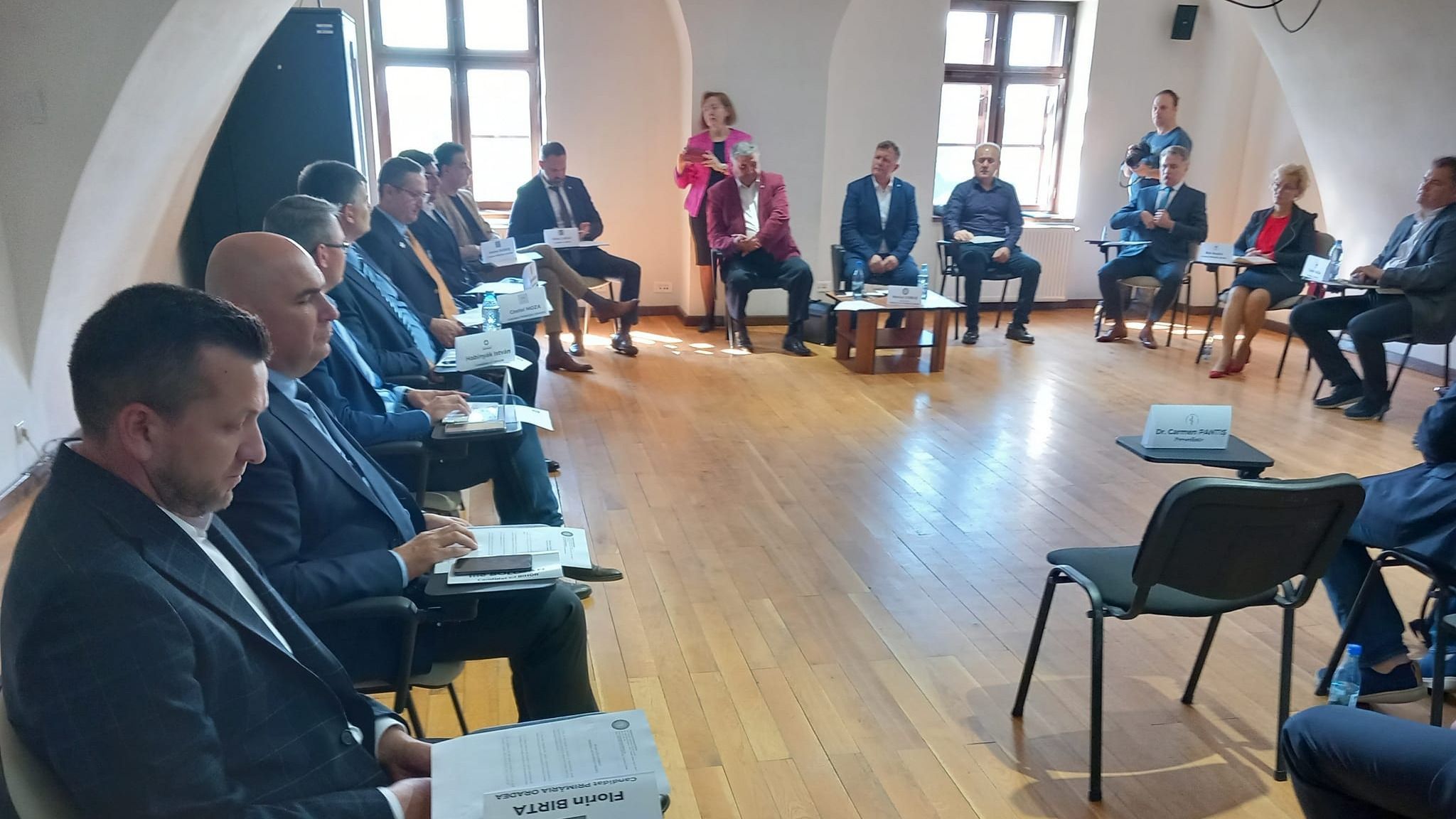 Fórumot szerveztek a jelölteknek