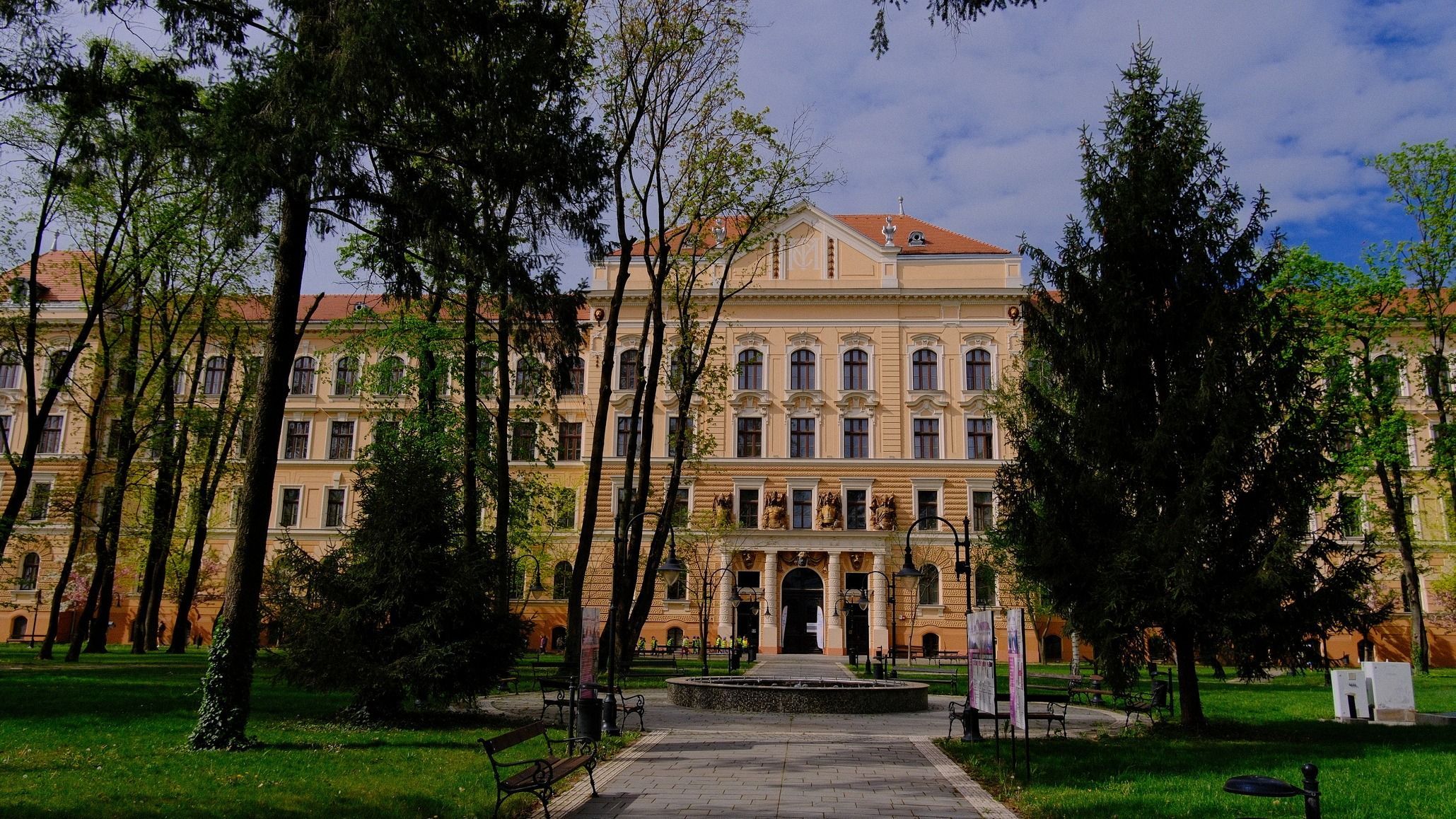 Konferencia és filmvetítés