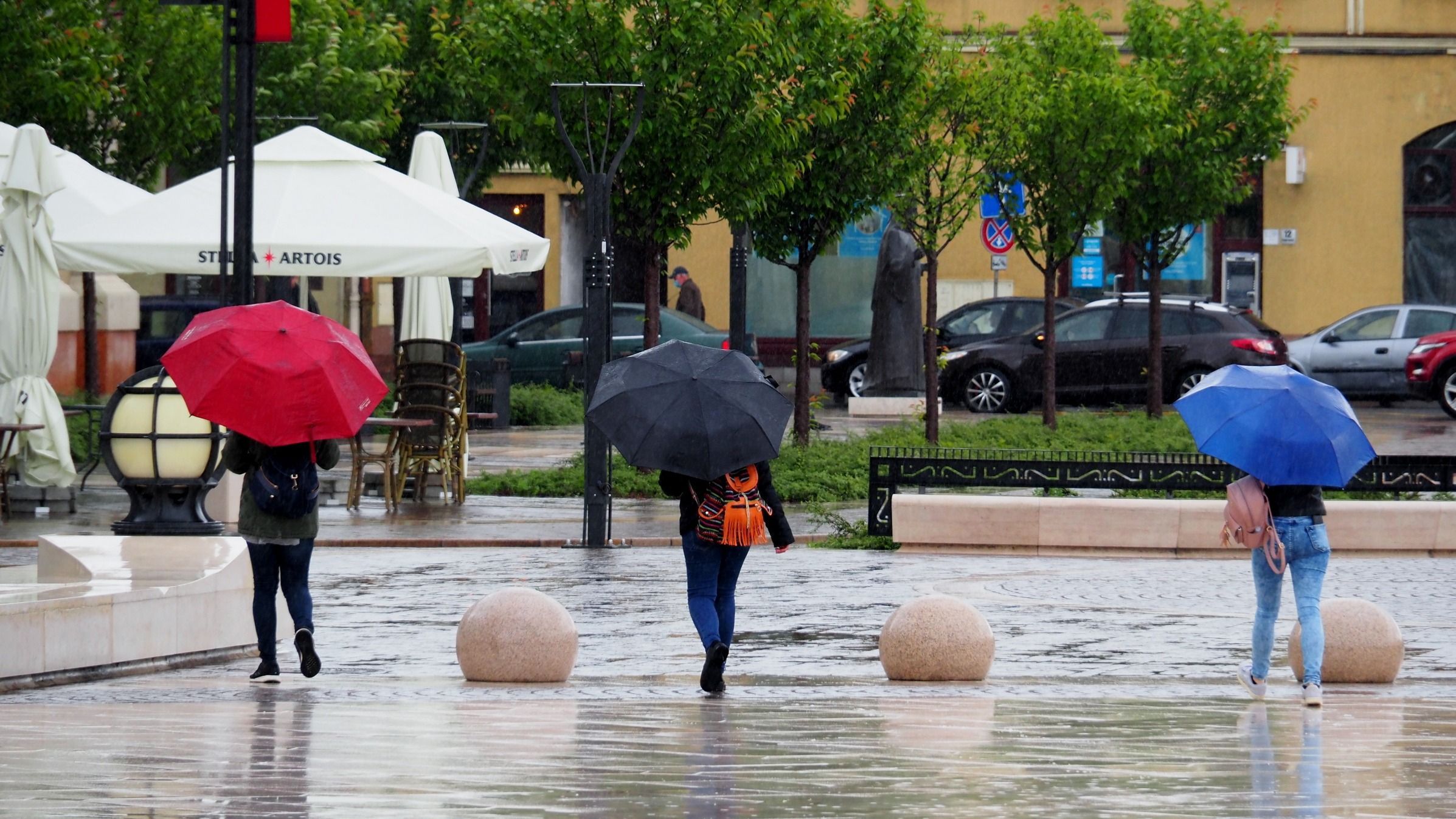 Záporok, zivatarok várhatók a nap folyamán 13 megyében