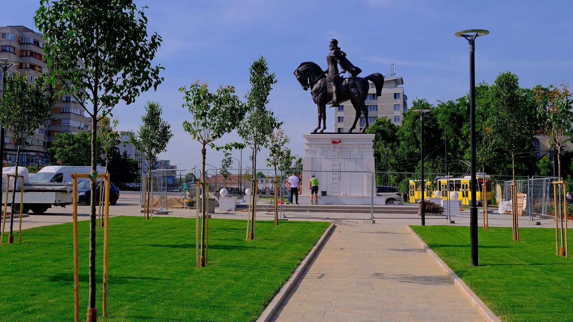 Felhelyezték a talapzatra a Mihai Viteazul-szobrot