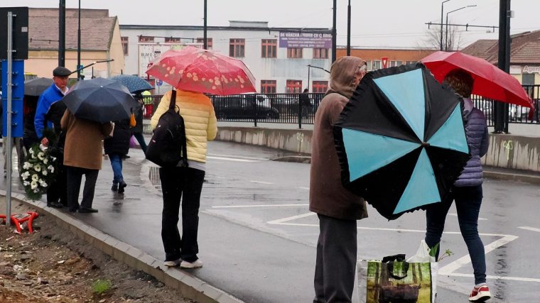 Viharos időjárás várható péntek estig több erdélyi megyében