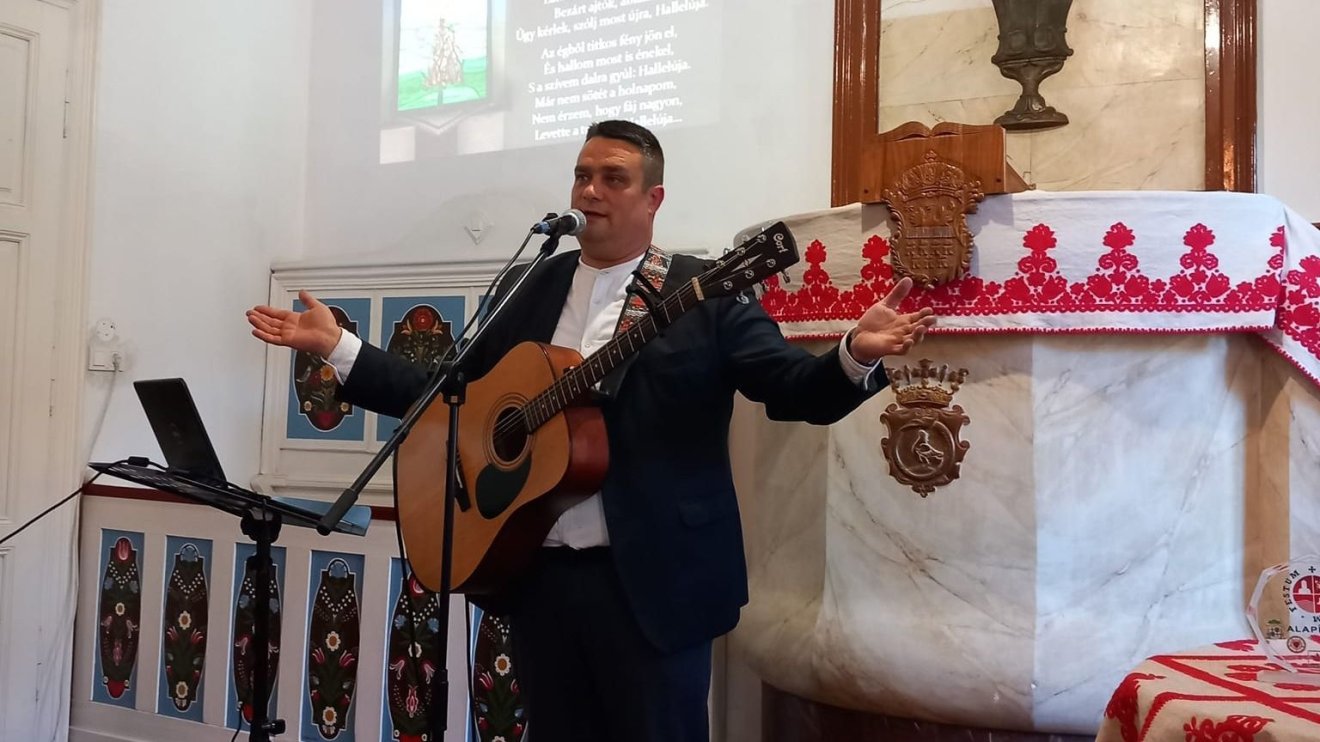 Zenés istentiszteletet tartottak