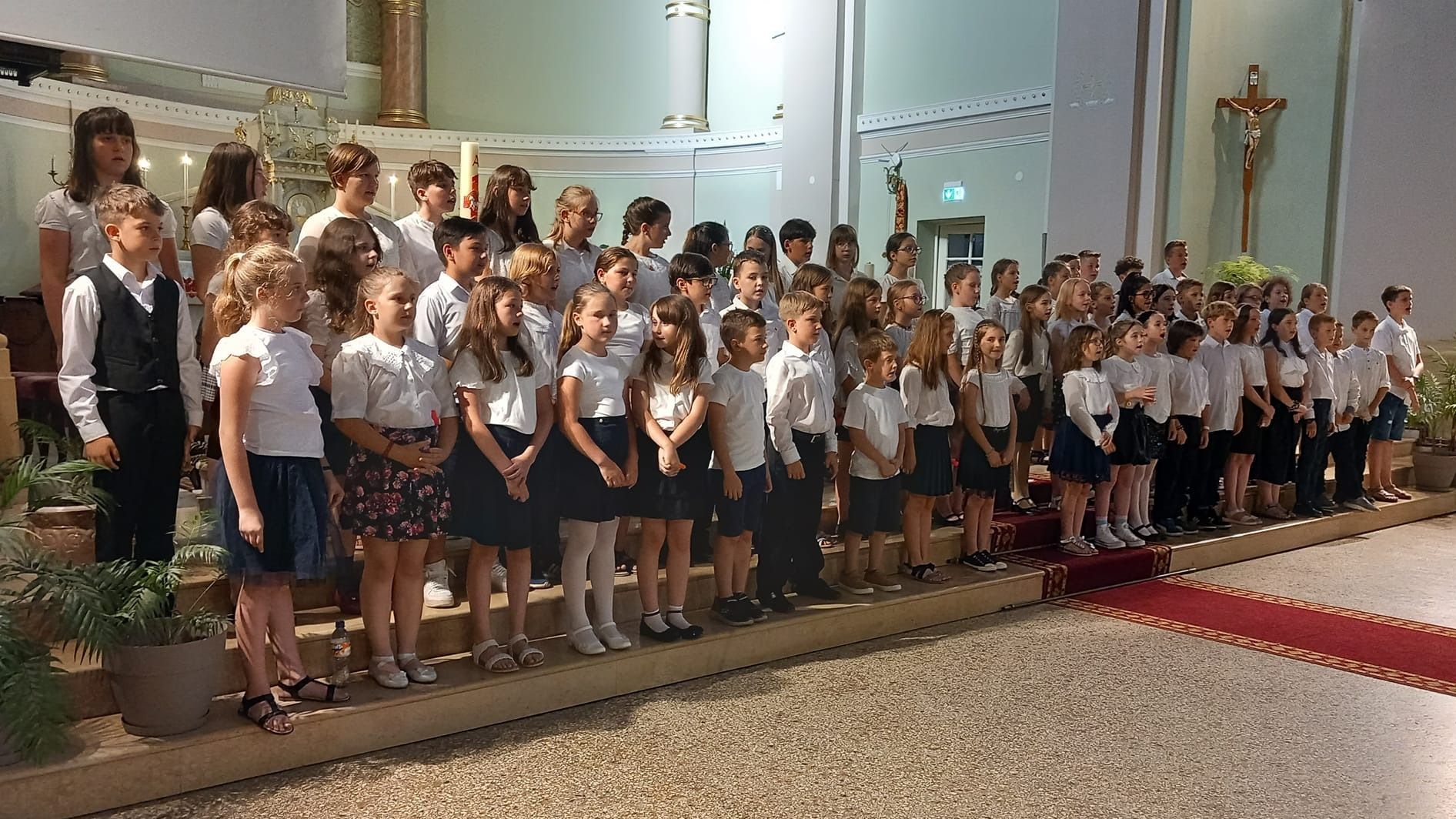 Szacsvays kórusok koncerteztek a váradolaszi Barátok templomában