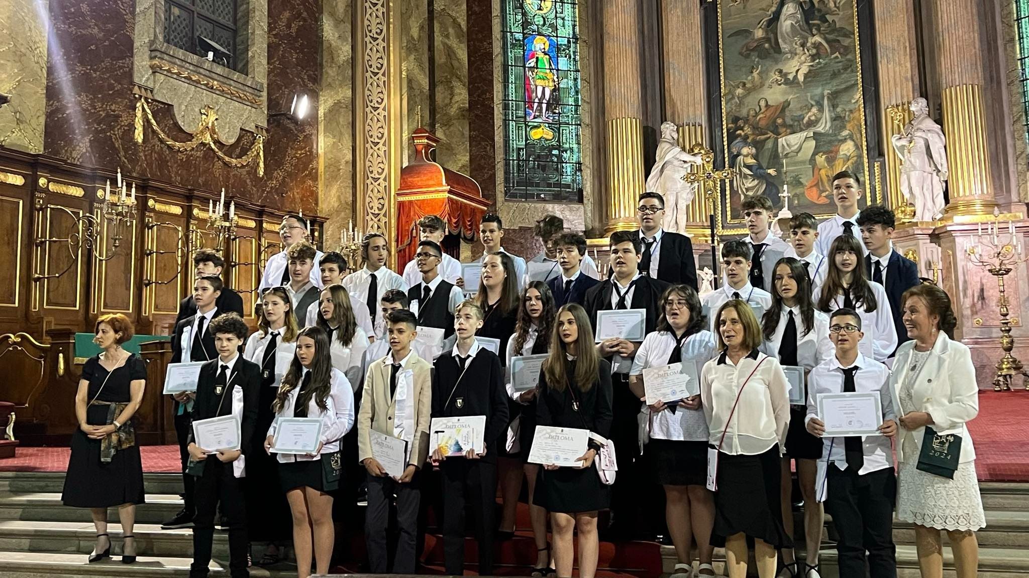 Elbúcsúztak a Szent László Teológiai Líceum nyolcadikos diákjai