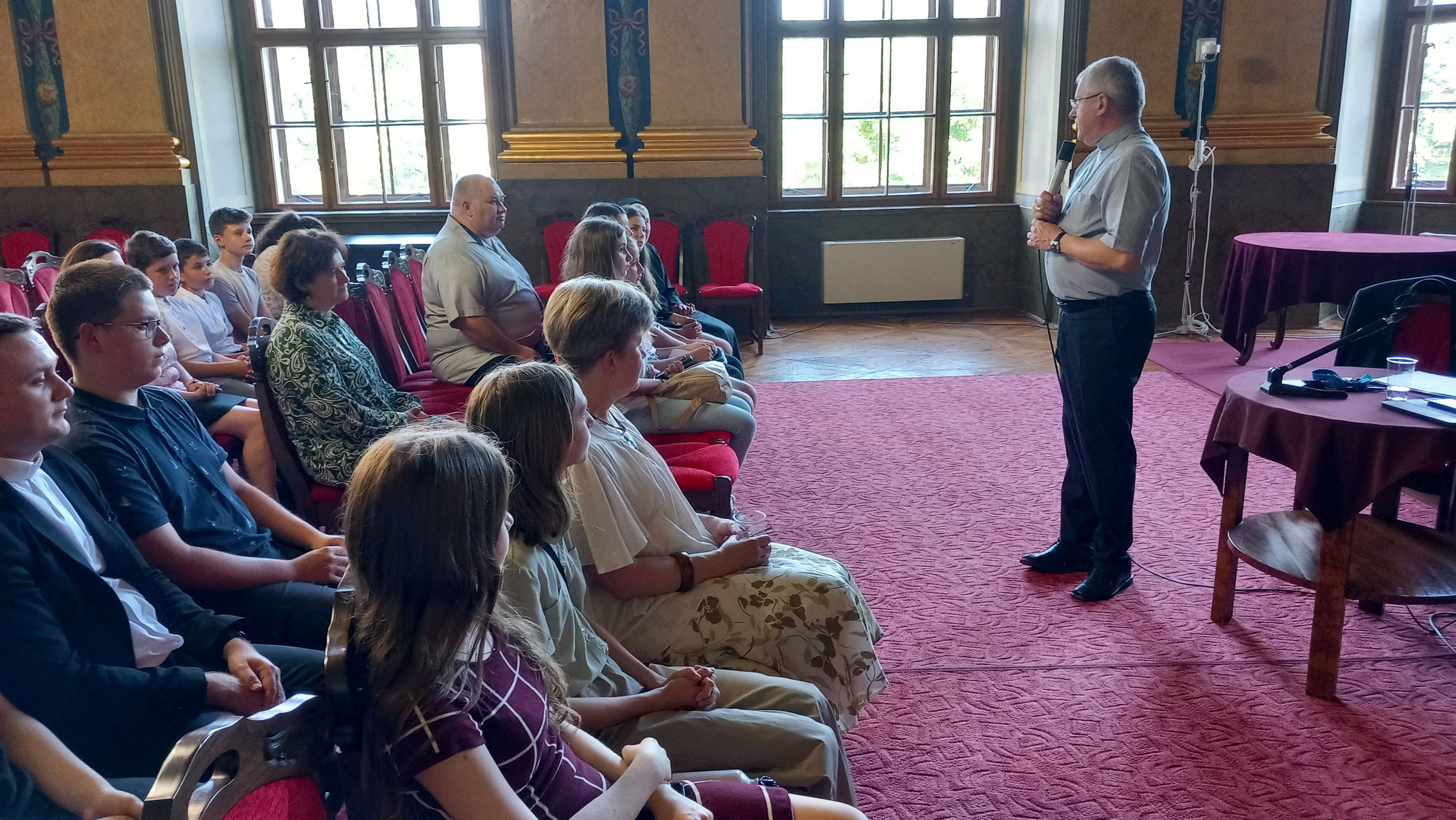 Diákolimpikonokat látott vendégül Böcskei László megyés püspök