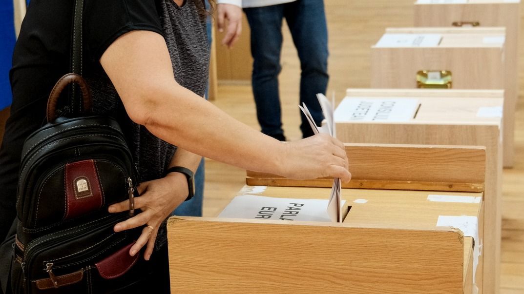 Ciucă nem zárja ki, hogy mégis decemberre írja ki a kormány az államelnök-választást