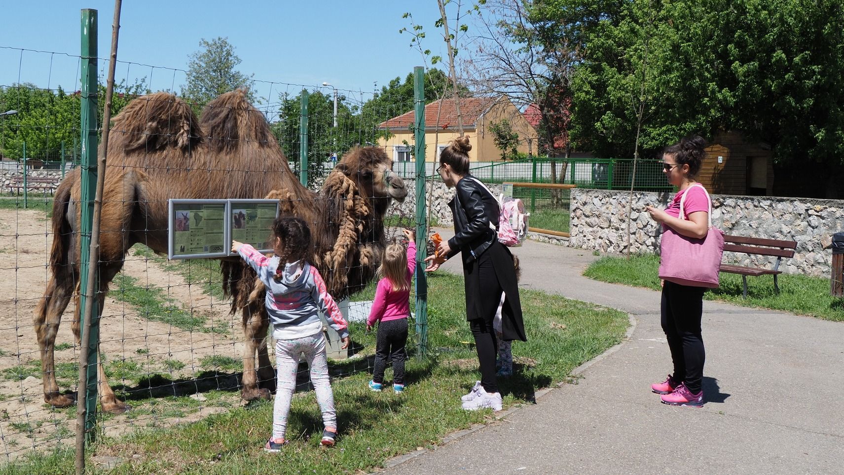 A strandok, piacok ünnepi nyitvatartása