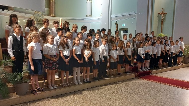 Szacsvays kórusok koncerteztek a váradolaszi Barátok templomában