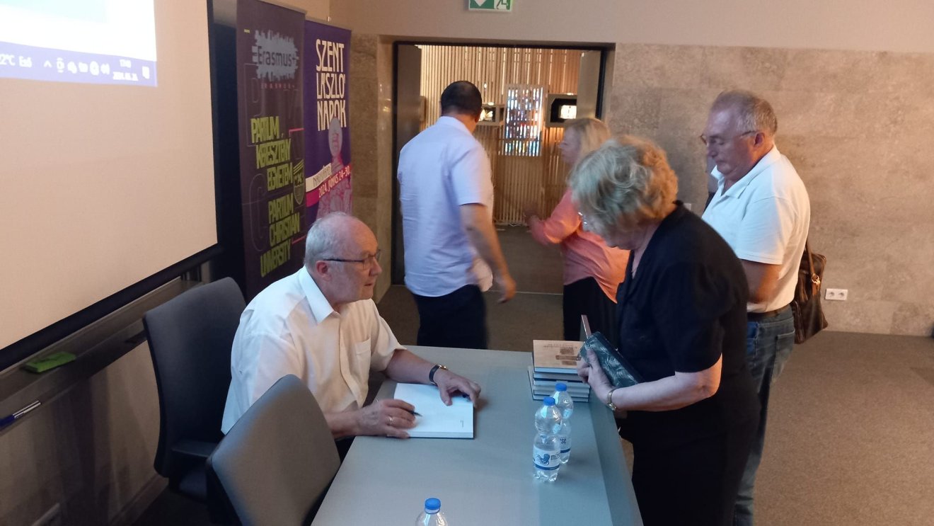 Mécs László premontrei papköltőre emlékeztek