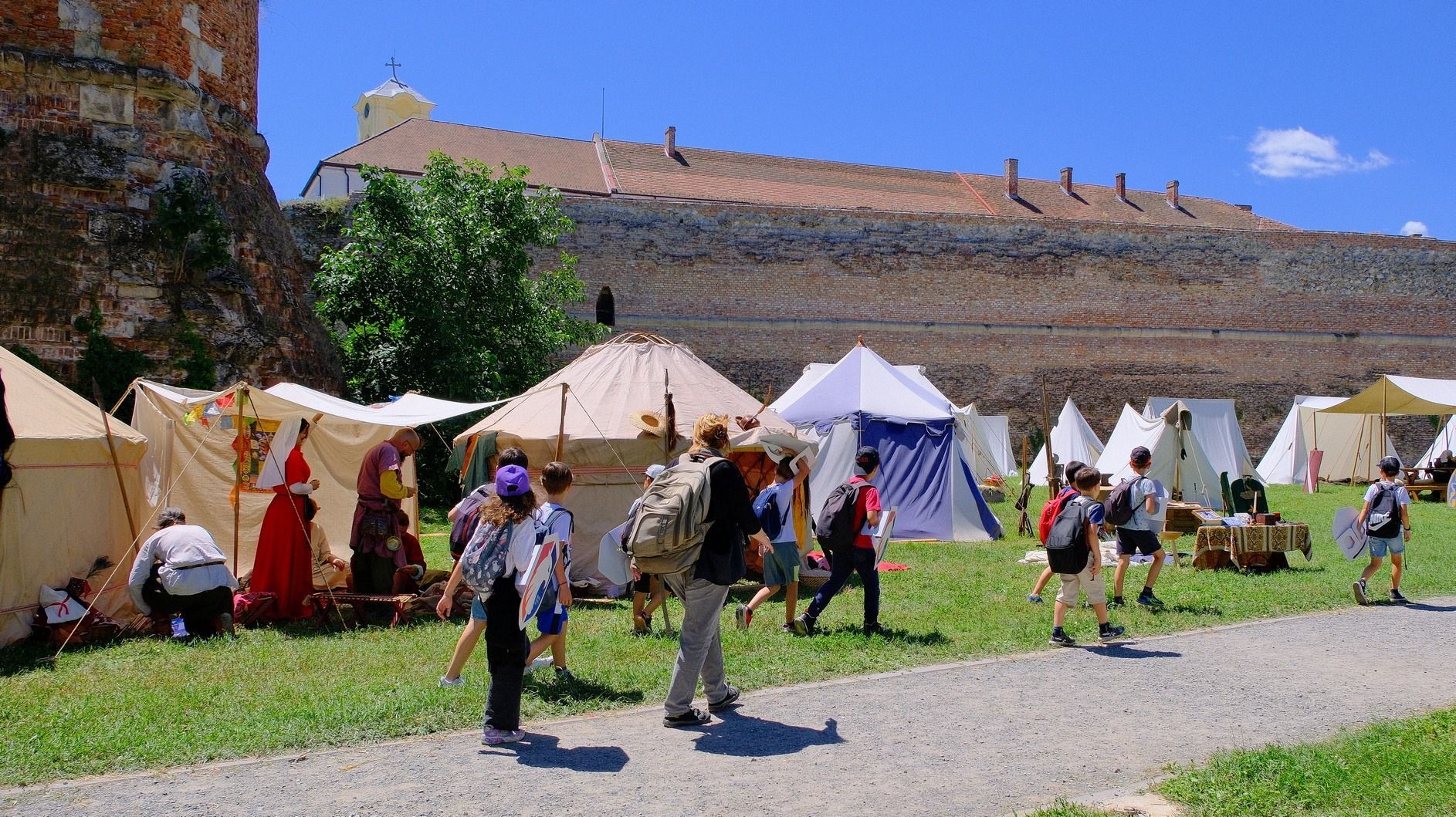 Javában zajlik a középkori forgatag