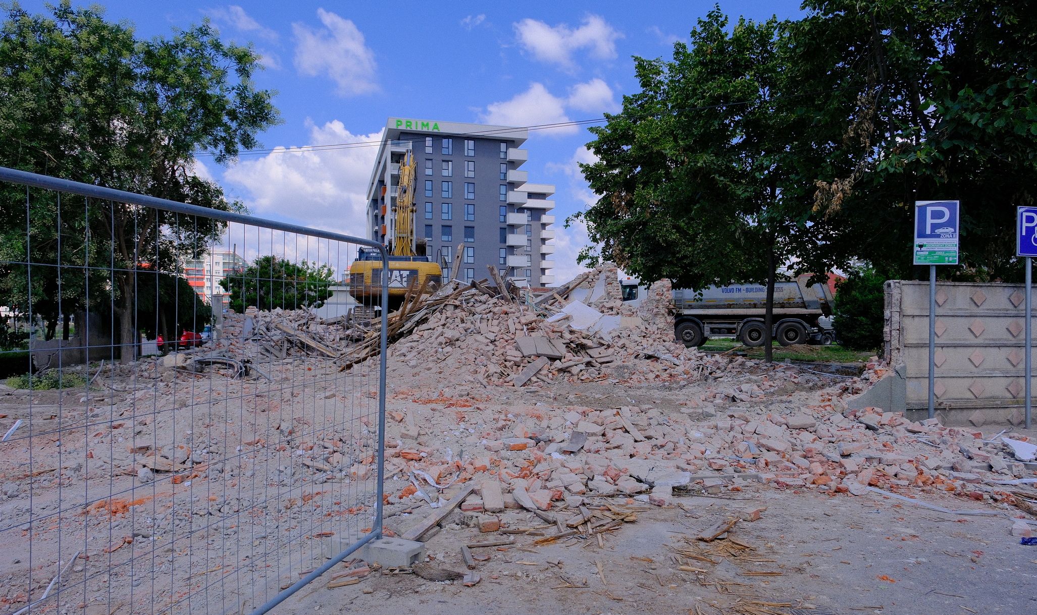 Bontják a RER volt székhelyét