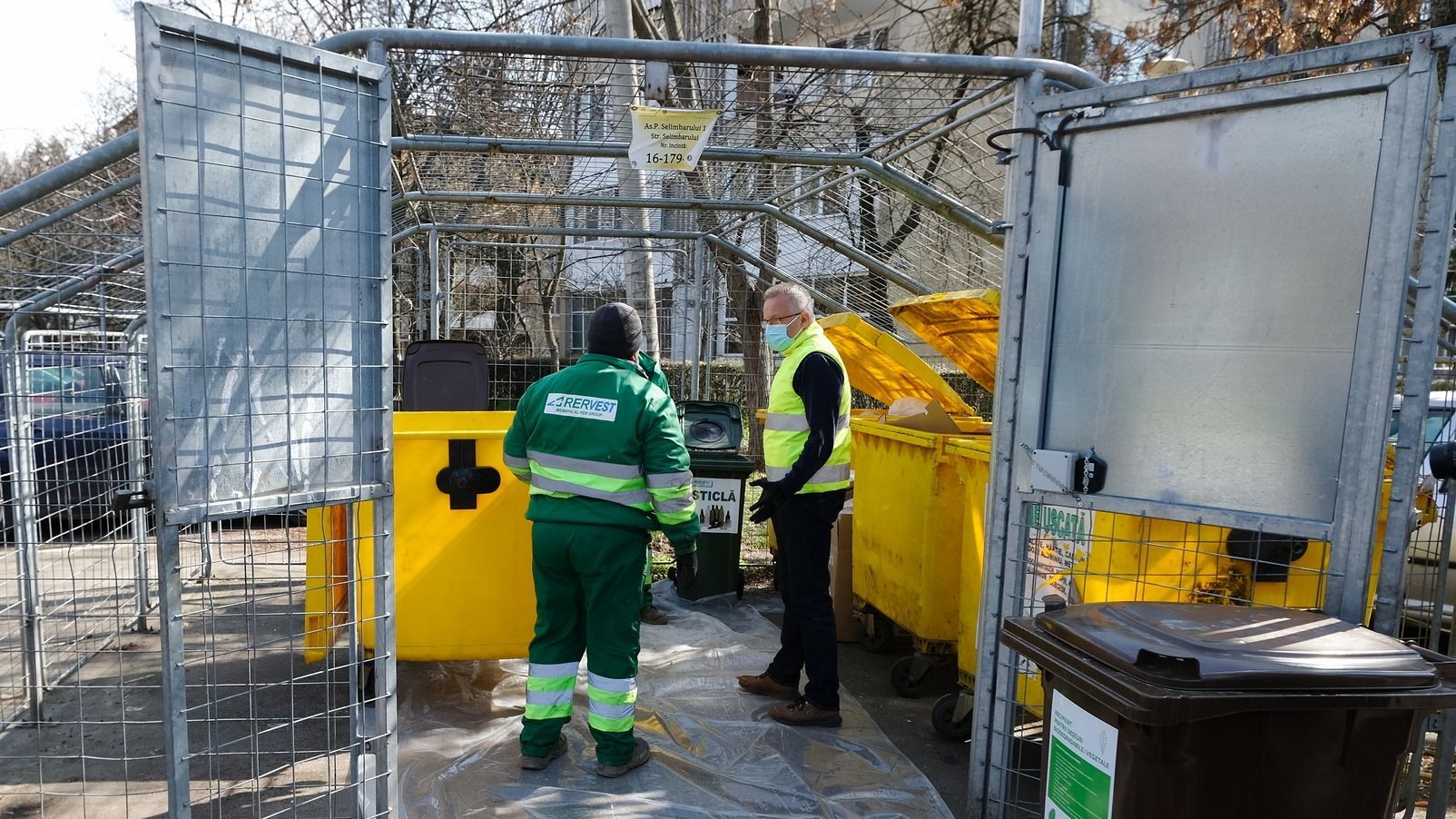 Év végére kicserélik a hulladékszigeteket