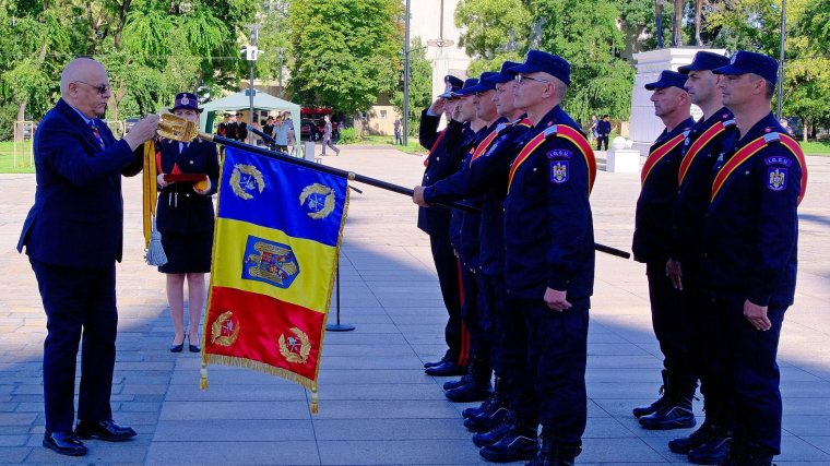 Kitüntették a Körösök Katasztrófavédelmi Felügyelőség harci zászlaját