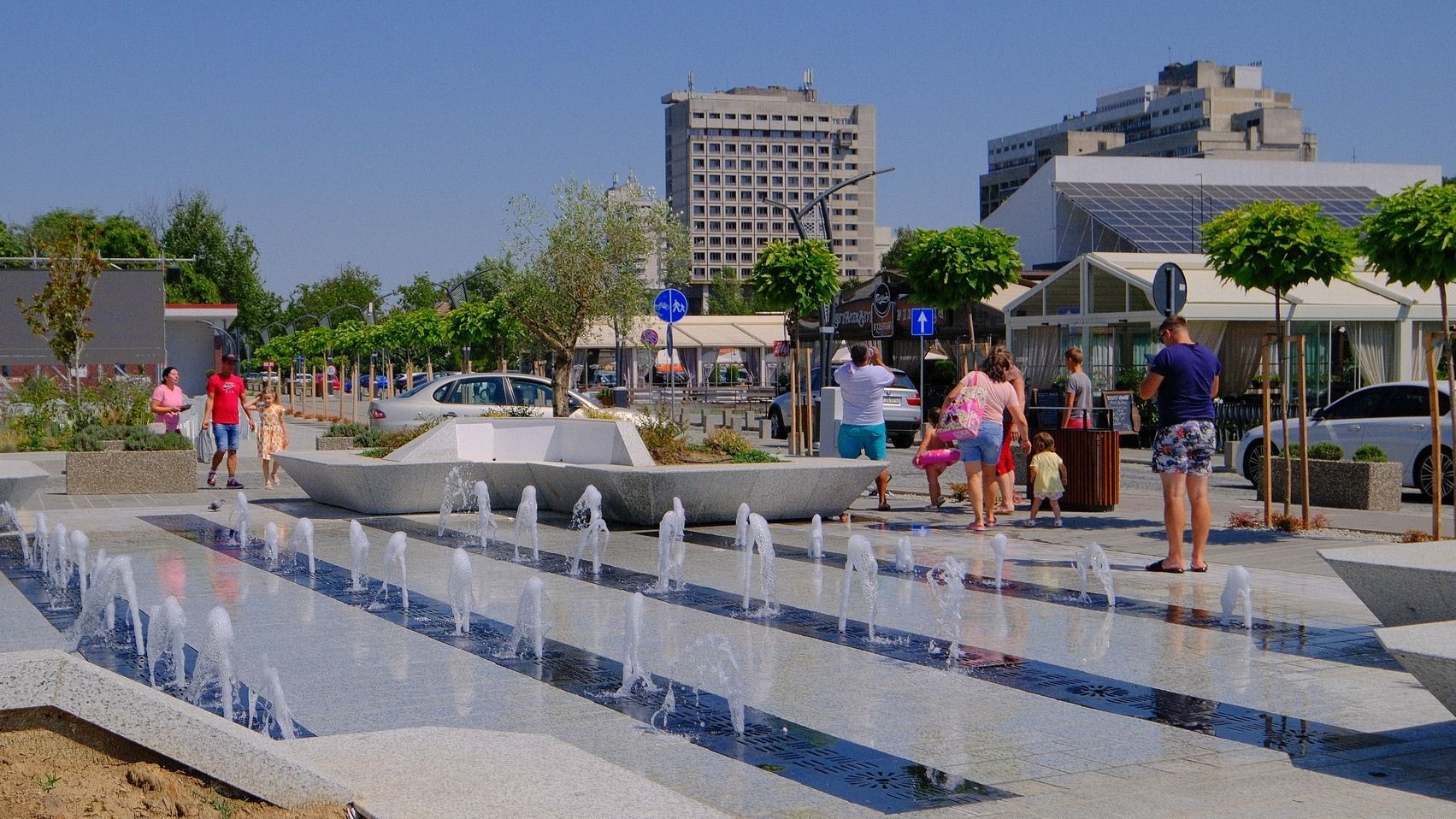 Hét megyében és Bukarestben narancssárga, 25 megyében sárga hőségriadó van érvényben pénteken