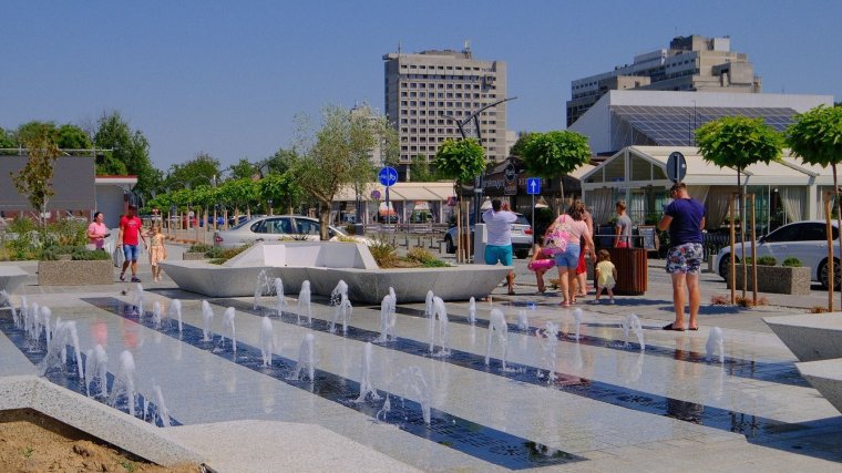 Hét megyében és Bukarestben narancssárga, 25 megyében sárga hőségriadó van érvényben pénteken