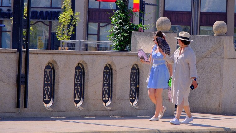 Visszatér a kánikula, sárga jelzésű riasztást adtak ki öt déli megyére és a fővárosra péntekre