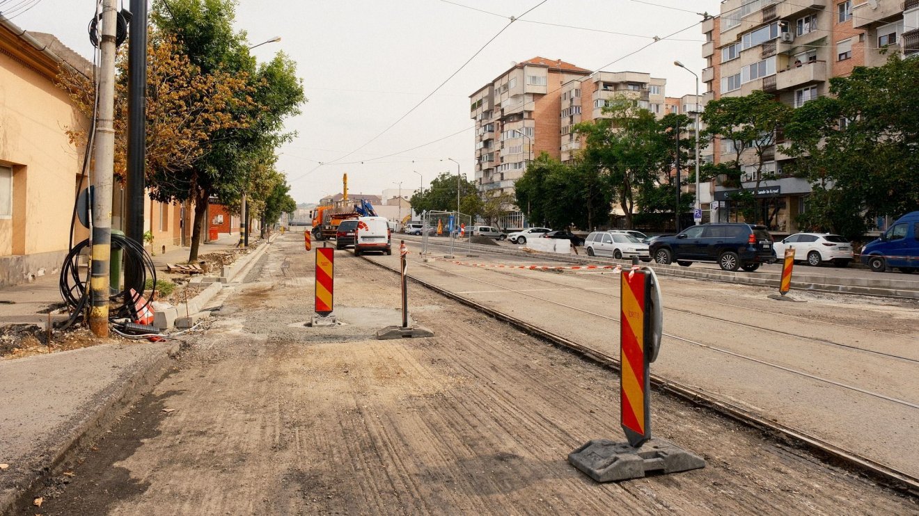 Csak októberben lesz villamos- és buszközlekedés a Decebal úton