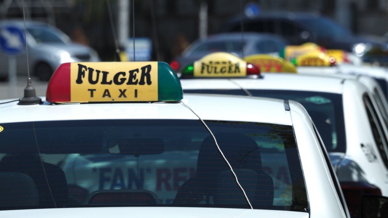 Meghosszabbítják a taxisengedélyeket