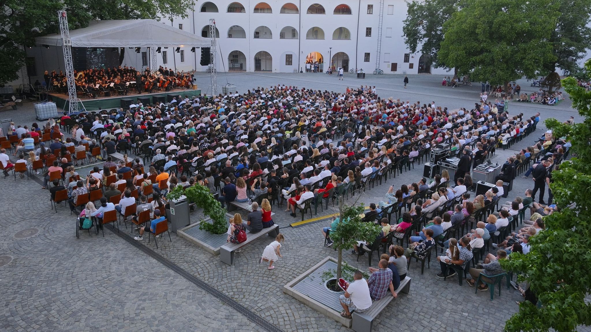Initio: komolyzenei koncertet tartanak a nagyváradi várban