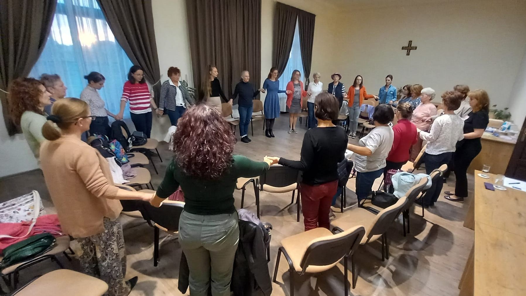 A nő, aki lát(tat): a nyári szünet után folytatódott a Zarándokházban szervezett beszélgetéssorozat