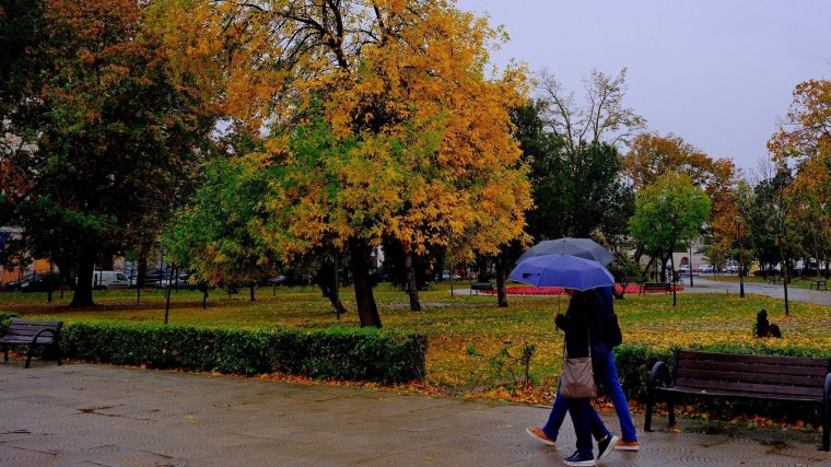 Felhőszakadások várhatók szombat délutánig kilenc megyében