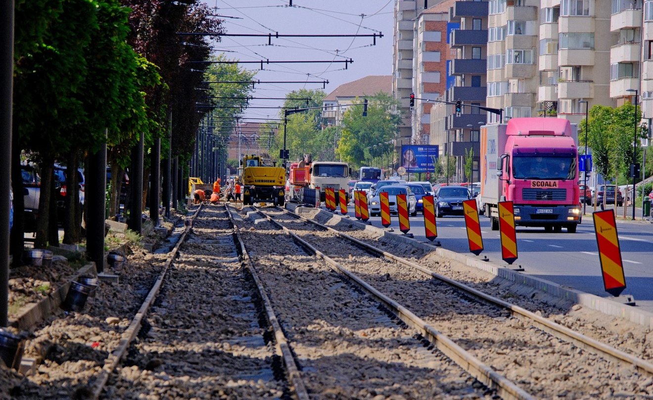 Éjjel-nappal folyt a munka a nagyváradi Aradi úton