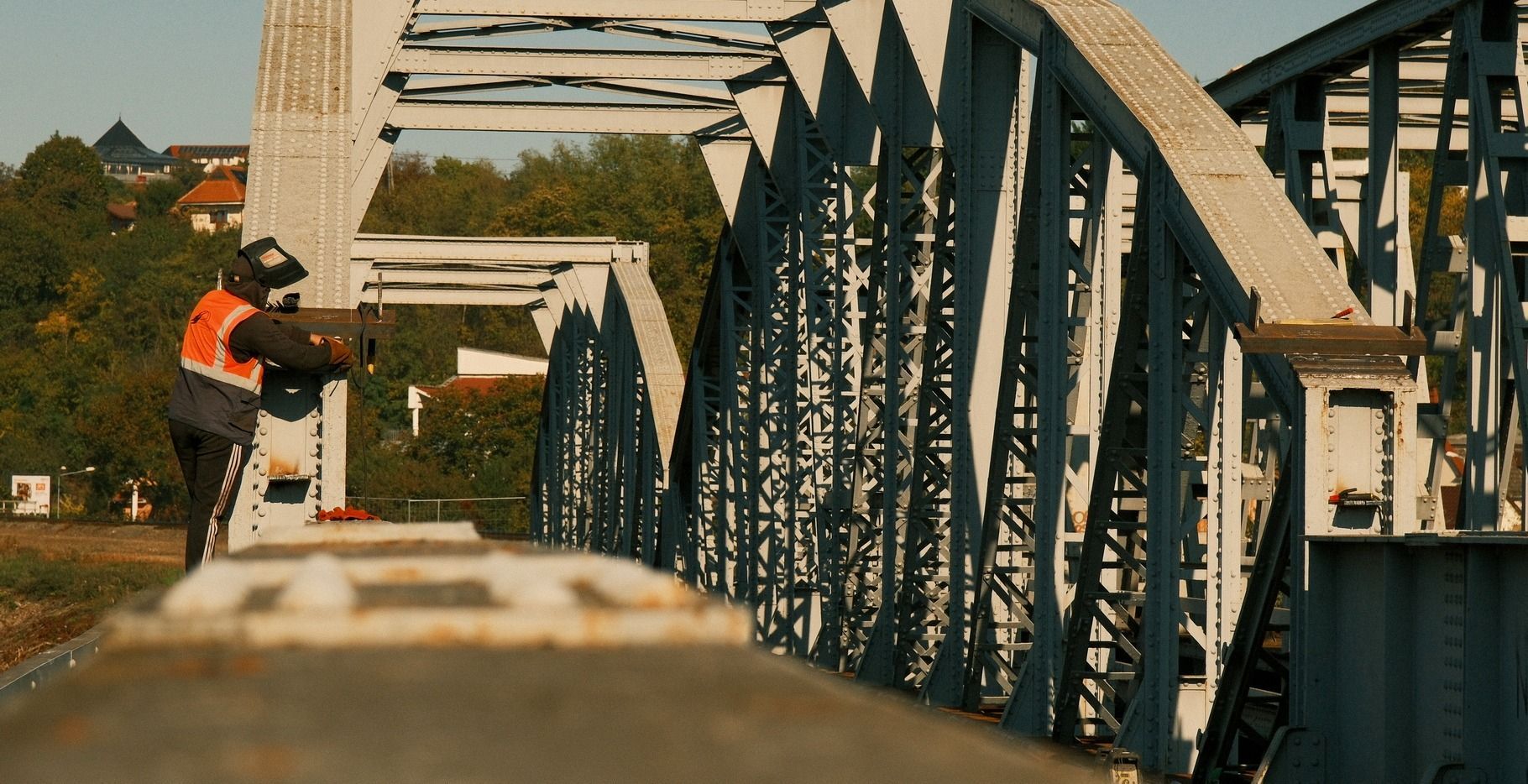 Forgalomkorlátozás a vasúti híd szétszerelése miatt