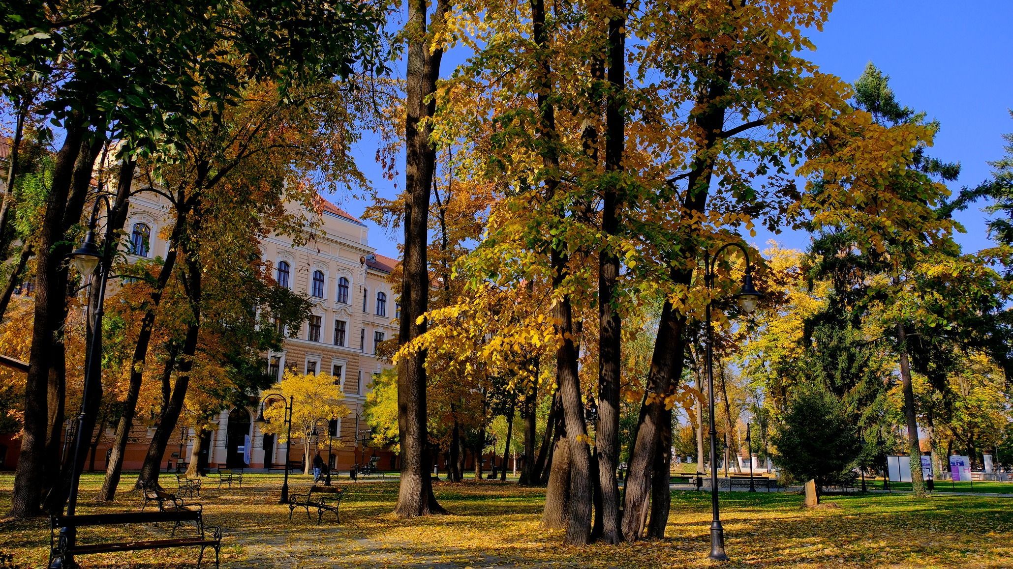 Meleg marad az idő a hét elején, november első napjaiban azonban lehűlés várható
