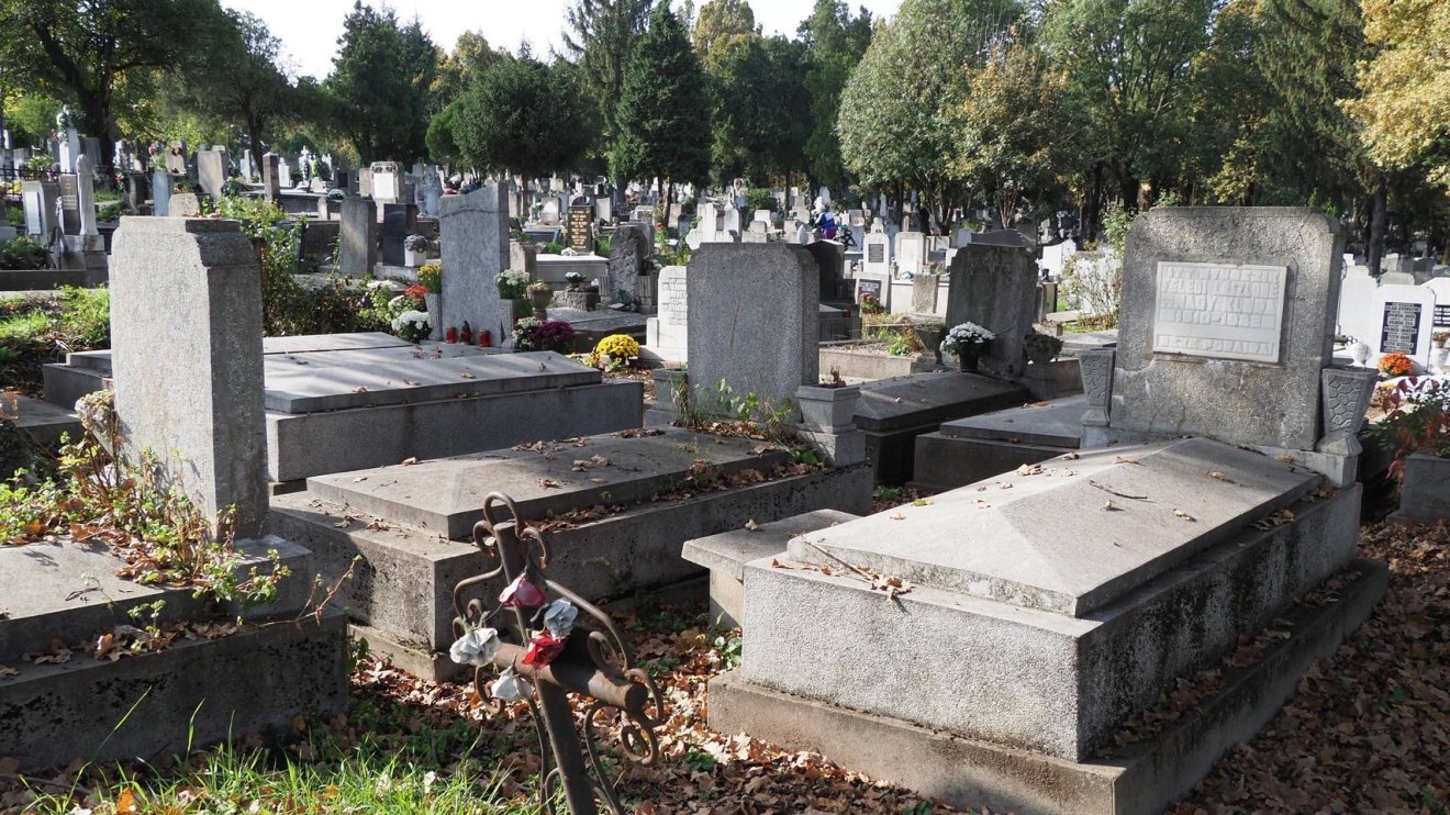 Meghosszabbítják a temető nyitvatartását