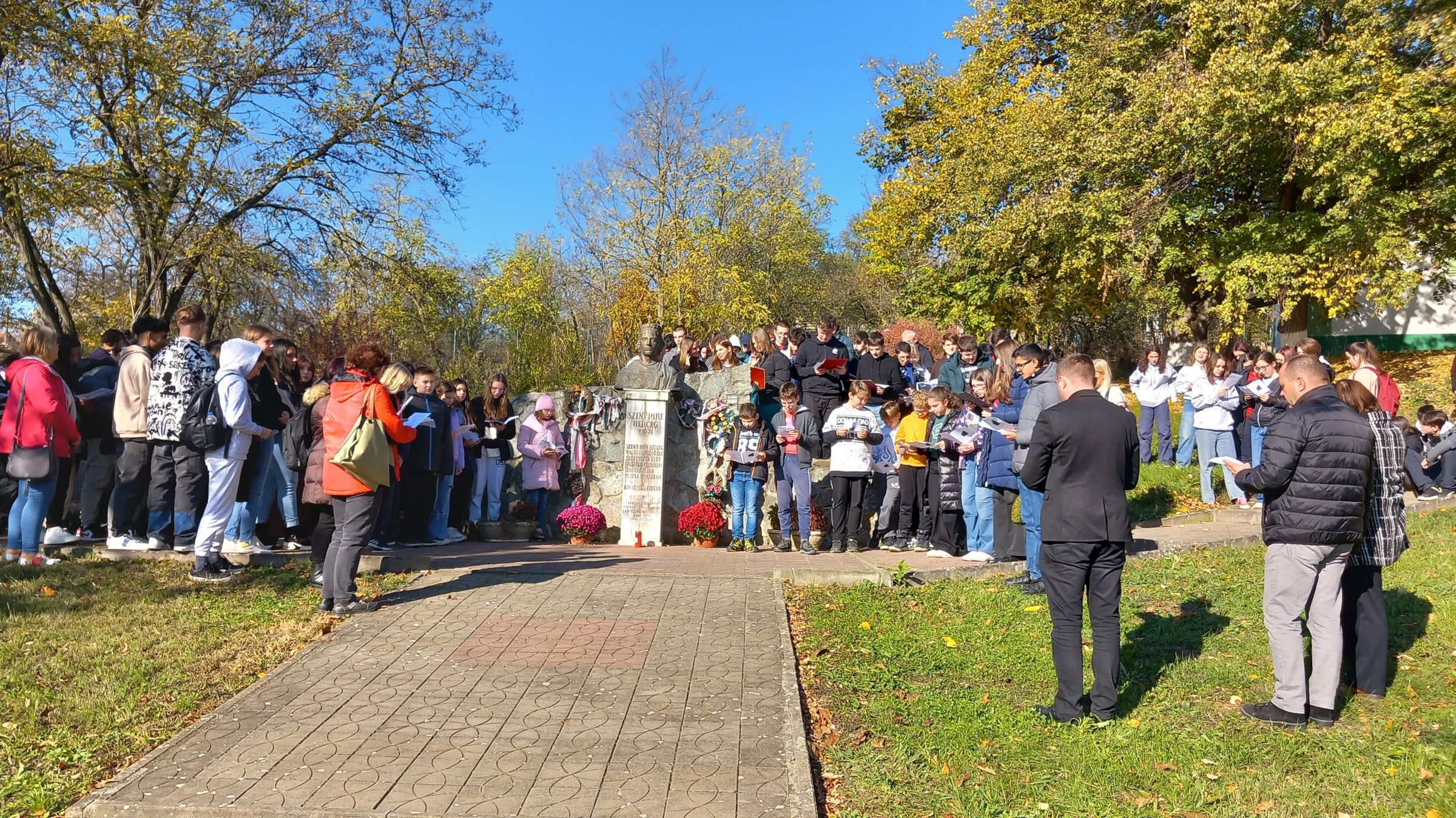 Hegyközszentimrére zarándokoltak a Szent László Líceum diákjai