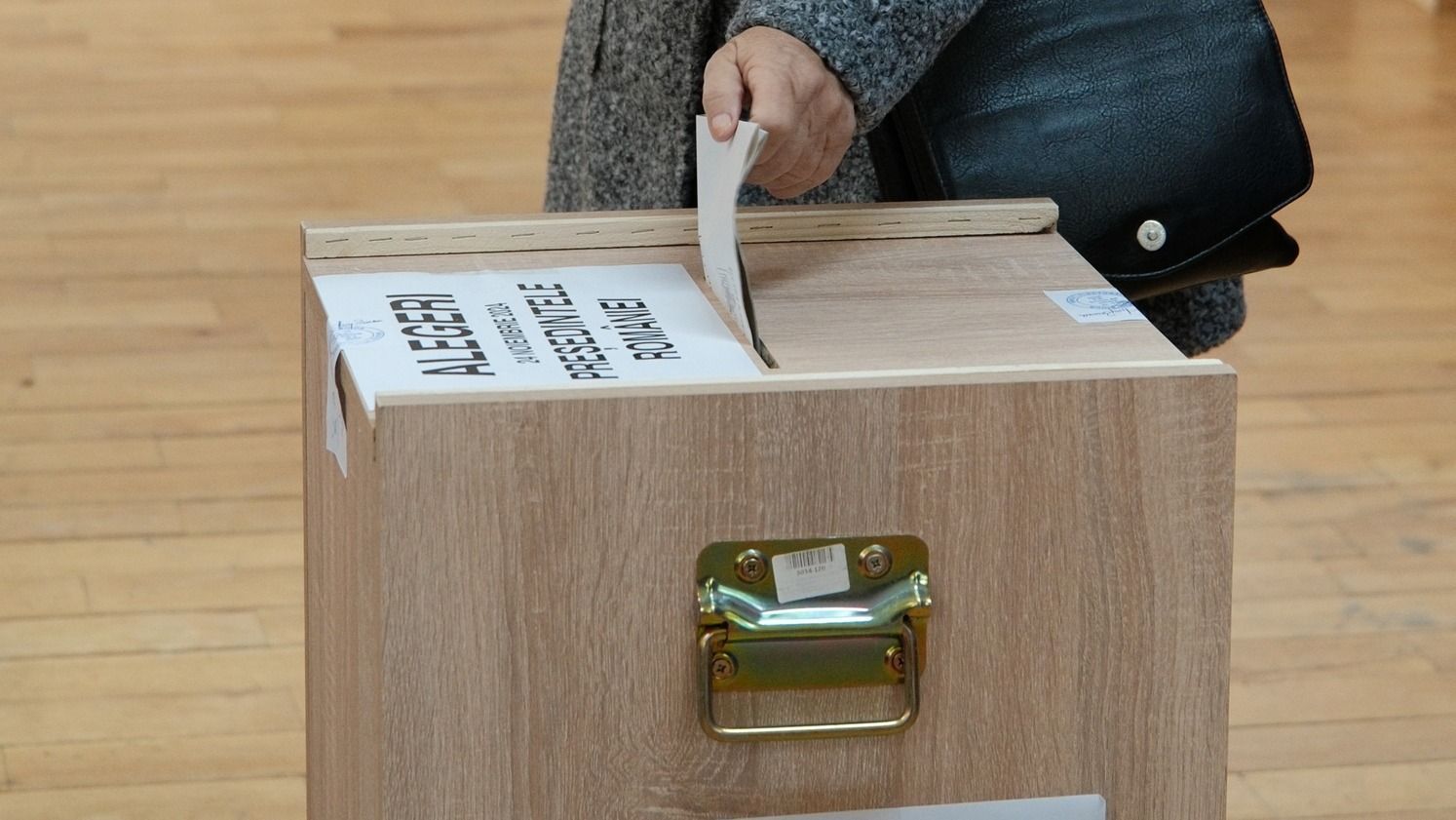 FRISSÍTVE | Hivatalos: Az alkotmánybíróság az első fordulóban leadott szavazatok újraszámolását kéri a BEC-től