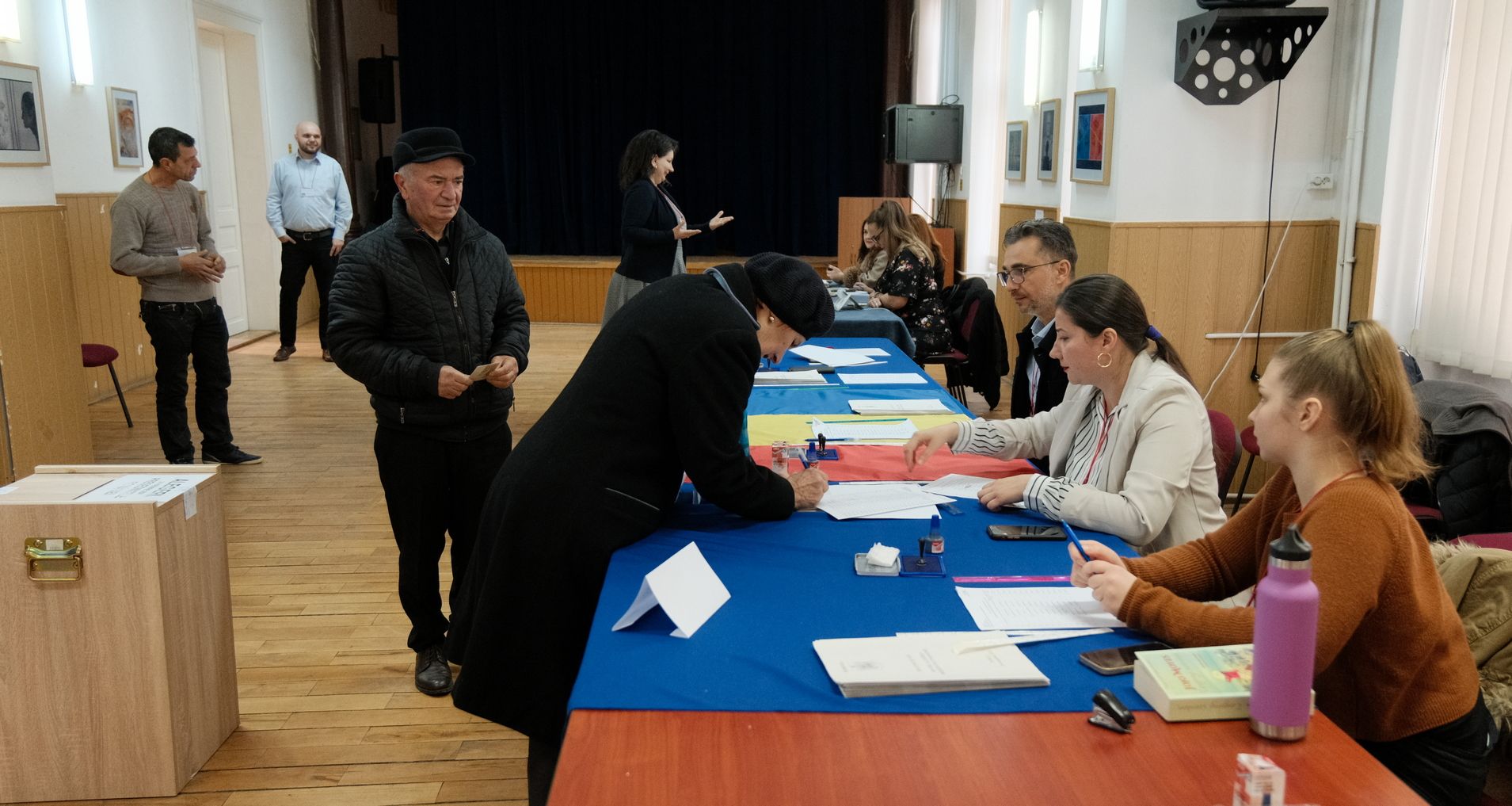 Marcel Ciolacu nyerte a romániai elnökválasztás első fordulóját