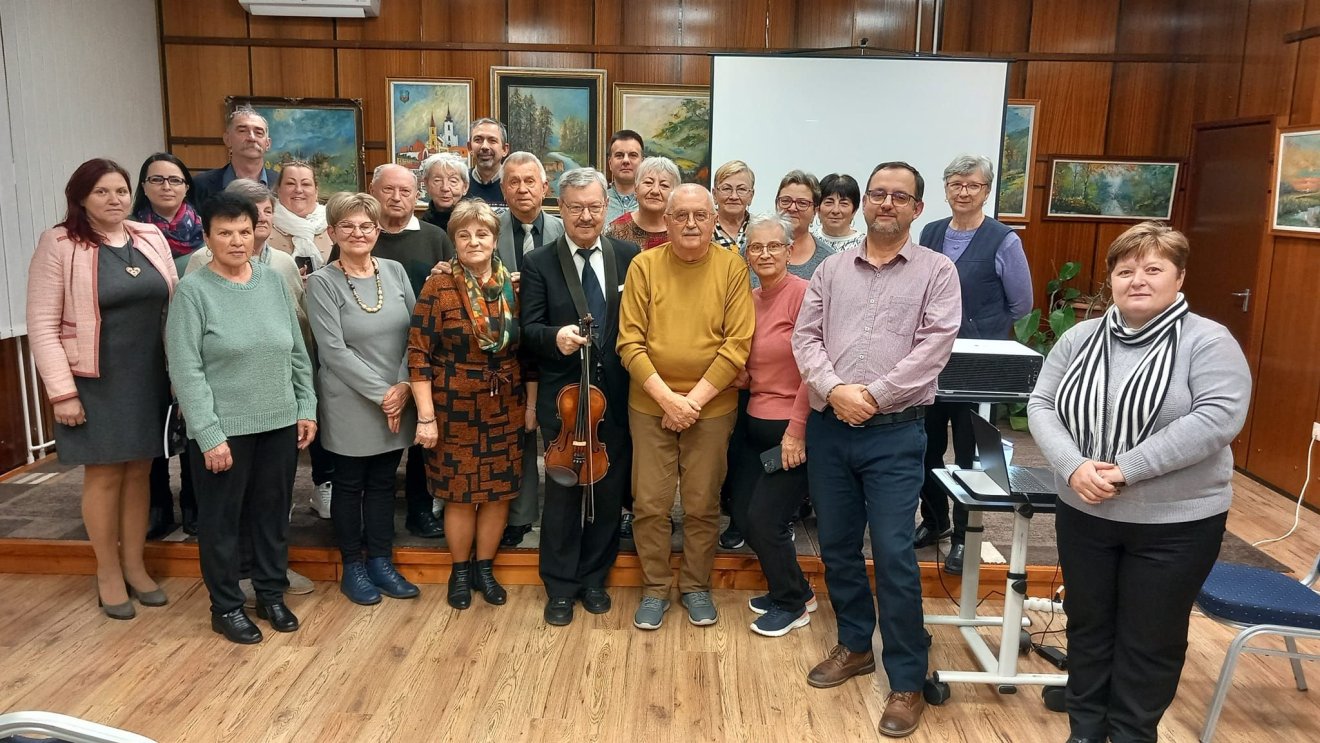 Biharkeresztesen tartott előadást Tóth István váradi fotóművész