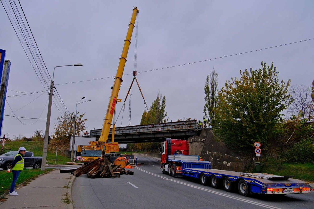 Bontják a váradvelencei vasútállomást